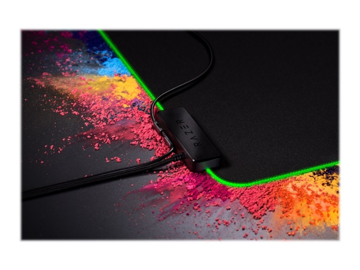 Razer Goliathus Extended Chroma - Musmatta ryhmässä TIETOKOONET & TARVIKKEET / GAMING / Hiirimatot @ TP E-commerce Nordic AB (38-86122)