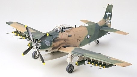 Tamiya 1/48 DOUGLAS A-1J SKYRAIDER ryhmässä URHEILU, VAPAA-AIKA JA HARRASTUS / Harrastus / Muovimallit / Lentokoneet/Helikopterit @ TP E-commerce Nordic AB (A06228)