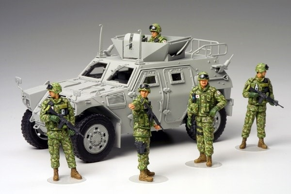 Tamiya 1/35 JGSDF Iraq H. assistance team ryhmässä URHEILU, VAPAA-AIKA JA HARRASTUS / Harrastus / Muovimallit / Sotilasajoneuvot (maa) @ TP E-commerce Nordic AB (A06418)