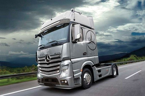 Italeri 1:24 MERCEDES BENZ ACTROS MP4 GIGASPACE ryhmässä URHEILU, VAPAA-AIKA JA HARRASTUS / Harrastus / Muovimallit / Autot @ TP E-commerce Nordic AB (A07105)