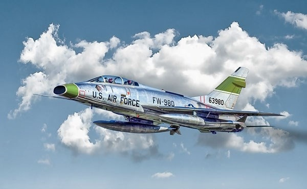 Italeri 1:72 F-100F Super Sabre ryhmässä URHEILU, VAPAA-AIKA JA HARRASTUS / Harrastus / Muovimallit / Lentokoneet/Helikopterit @ TP E-commerce Nordic AB (A07174)