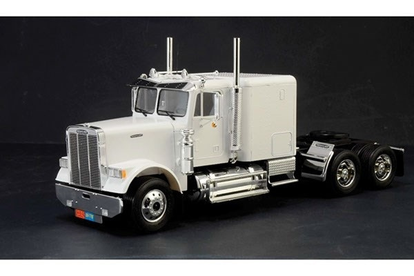 Italeri 1:24 Freightliner FLD 120 Special ryhmässä URHEILU, VAPAA-AIKA JA HARRASTUS / Harrastus / Muovimallit / Autot @ TP E-commerce Nordic AB (A07198)