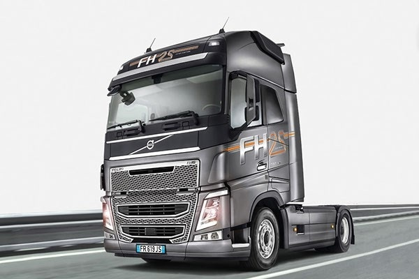 Italeri 1:24 Volvo FH4 Globetrotter XL ryhmässä URHEILU, VAPAA-AIKA JA HARRASTUS / Harrastus / Muovimallit / Autot @ TP E-commerce Nordic AB (A07218)