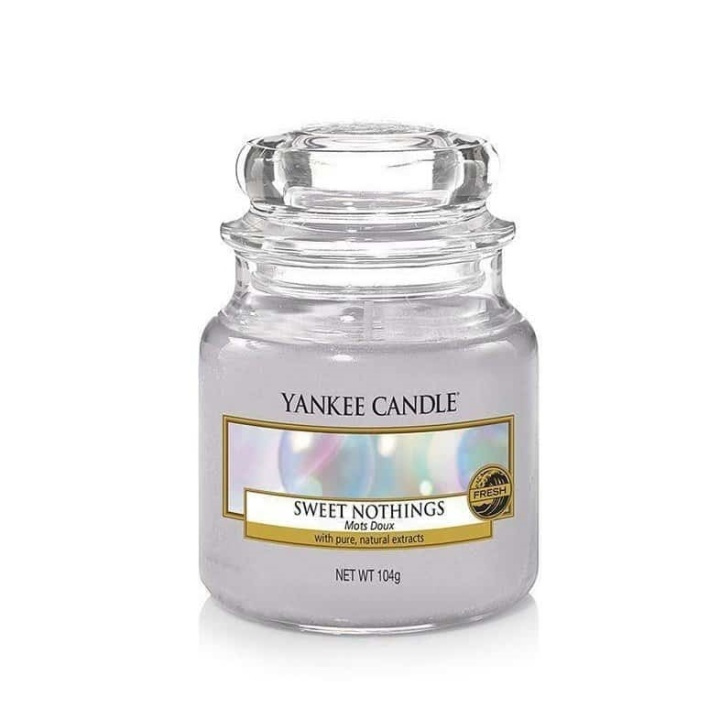 Yankee Candle Classic Small Jar Sweet Nothings 104g ryhmässä KAUNEUS JA TERVEYS / Tuoksut & Parfyymit / Muut tuoksut / Tuoksukynttilät @ TP E-commerce Nordic AB (A13320)