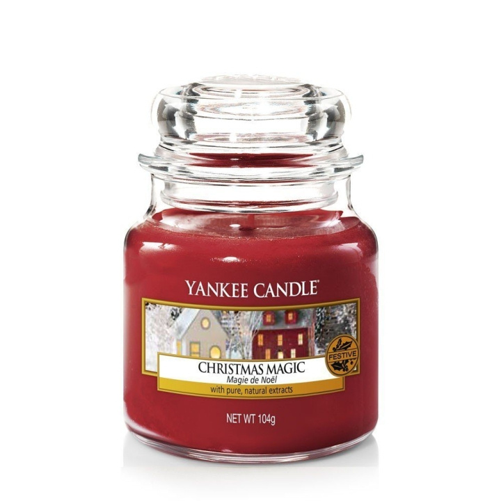 Yankee Candle Classic Small Jar Christmas Magic 104g ryhmässä KAUNEUS JA TERVEYS / Tuoksut & Parfyymit / Muut tuoksut / Tuoksukynttilät @ TP E-commerce Nordic AB (C10816)