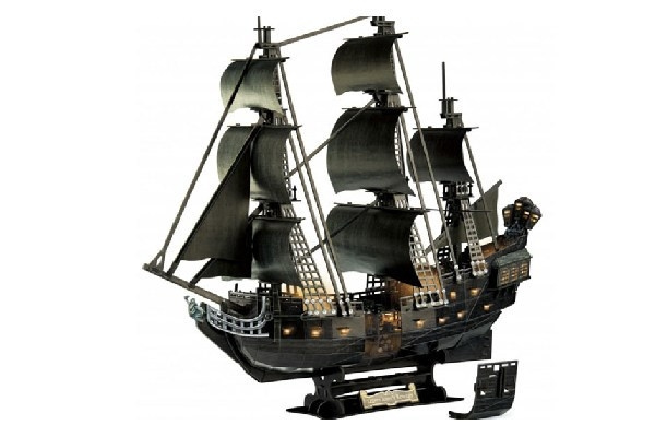 Revell 3D Puzzle Black Pearl LED Edition ryhmässä URHEILU, VAPAA-AIKA JA HARRASTUS / Harrastus / Muovimallit / Alukset @ TP E-commerce Nordic AB (C29844)