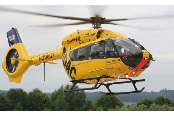 Revell H145 \'ADAC/REGA\' 1:32 ryhmässä URHEILU, VAPAA-AIKA JA HARRASTUS / Harrastus / Muovimallit / Lentokoneet/Helikopterit @ TP E-commerce Nordic AB (C29931)