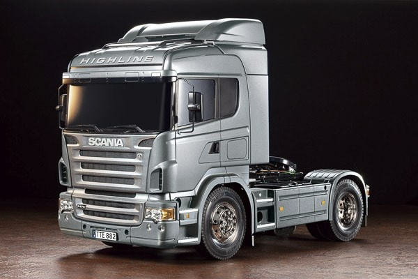 TAMIYA 1:14 R/C Scania R470 (Silver Edition) ryhmässä LELUT, TUOTTEET LAPSILLE JA VAUVOILLE / Radio-ohjattava / Radio-ohjattavat autot @ TP E-commerce Nordic AB (C31588)