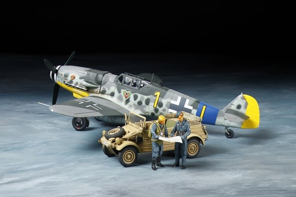 TAMIYA 1/48 Messerschmitt Bf109 G-6 & Kübelwagen Type 82 ryhmässä URHEILU, VAPAA-AIKA JA HARRASTUS / Harrastus / Muovimallit / Lentokoneet/Helikopterit @ TP E-commerce Nordic AB (C31722)