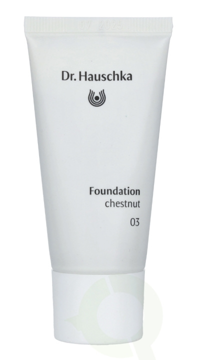 Dr. Hauschka Foundation 30 ml #03 Chestnut ryhmässä KAUNEUS JA TERVEYS / Meikit / Meikit Kasvot / Meikkivoide @ TP E-commerce Nordic AB (C41395)