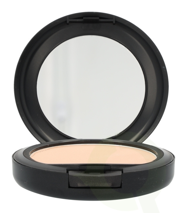 MAC Studio Fix Powder Plus Foundation 15 gr NW18 ryhmässä KAUNEUS JA TERVEYS / Meikit / Meikit Kasvot / Meikkivoide @ TP E-commerce Nordic AB (C41681)