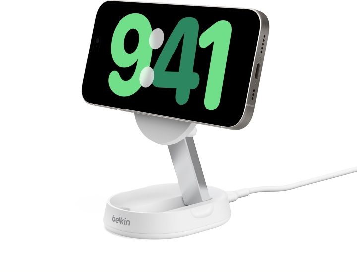 Belkin BoostCharge Pro -taitettava Qi2-latausalusta, valkoinen ryhmässä ÄLYPUHELIMET JA TABLETIT / Laturit & Kaapelit / Qi Langaton laturi @ TP E-commerce Nordic AB (C58921)