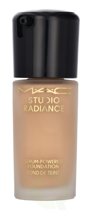 MAC Studio Radiance Serum-Powered Foundation 30 ml #NC15 ryhmässä KAUNEUS JA TERVEYS / Meikit / Meikit Kasvot / Meikkivoide @ TP E-commerce Nordic AB (C63968)