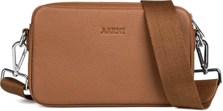 Aarni Crossbody Bag -olkalaukku, konjakki, hopea vetoketju ryhmässä URHEILU, VAPAA-AIKA JA HARRASTUS / Tarvikkeet / Muut tarvikkeet @ TP E-commerce Nordic AB (C68183)