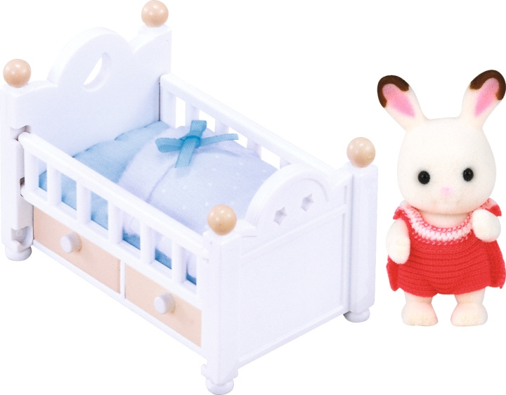 Sylvanian Families Suklaapupuvauva-setti (vauvansänky) ryhmässä LELUT, TUOTTEET LAPSILLE JA VAUVOILLE / Leikkikalut, Askartelu &Pelit / Nuket & Tarvikkeet @ TP E-commerce Nordic AB (C75215)