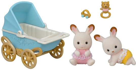 Sylvanian Families Suklaapupukaksoset -setti (Lastenvaunut) ryhmässä LELUT, TUOTTEET LAPSILLE JA VAUVOILLE / Leikkikalut, Askartelu &Pelit / Nuket & Tarvikkeet @ TP E-commerce Nordic AB (C75225)