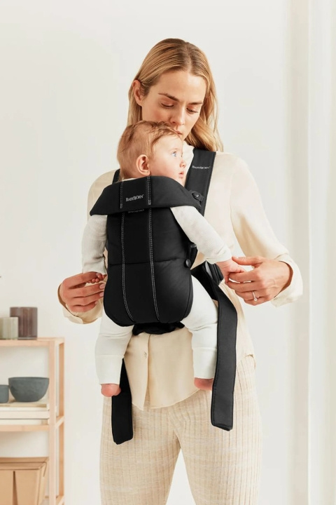 BabyBjörn Mini Woven -kantoreppu, black ryhmässä LELUT, TUOTTEET LAPSILLE JA VAUVOILLE / Lasten tekstiilit / Vauvan kantoreppu ja kääreet @ TP E-commerce Nordic AB (C75343)