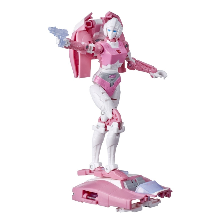 Transformers Sukupolvien sota Cybertronia varten - Kingdom Deluxe Arcee (F0676) ryhmässä LELUT, TUOTTEET LAPSILLE JA VAUVOILLE / Leikkikalut, Askartelu &Pelit / Figuurit & miniatyyrit @ TP E-commerce Nordic AB (C80936)