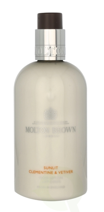 Molton Brown M.Brown Sunlit Clementine & Vetiver Body Lotion 300 ml ryhmässä KAUNEUS JA TERVEYS / Ihonhoito / Kehon hoito / Vartalovoide @ TP E-commerce Nordic AB (C82895)