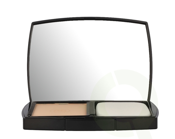 Chanel Ultra Le Teint Flawless Finish Compact Foundation 13 g B10 ryhmässä KAUNEUS JA TERVEYS / Meikit / Meikit Kasvot / Meikkivoide @ TP E-commerce Nordic AB (C82927)