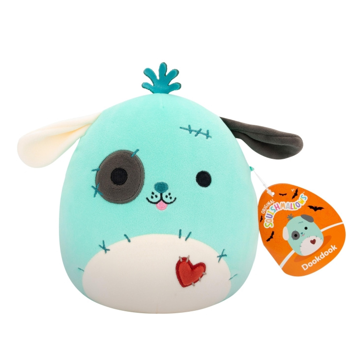 Squishmallows 19 cm Halloween pehmo - Dookdook Patchwork koira ryhmässä LELUT, TUOTTEET LAPSILLE JA VAUVOILLE / Lelut vauvoille (0-3v) / Pehmolelut @ TP E-commerce Nordic AB (C84901)