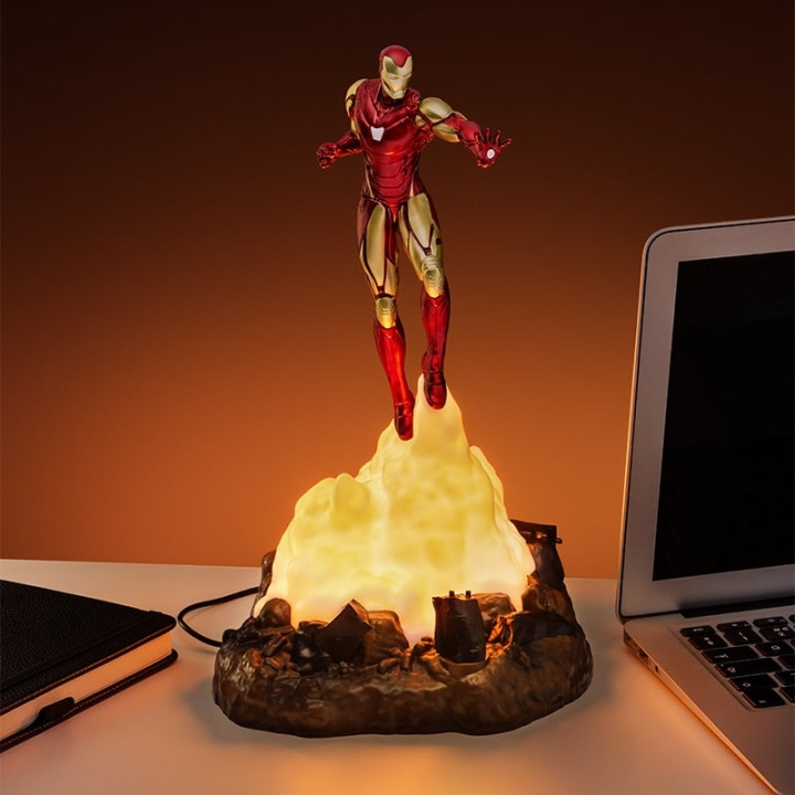 Paladone Iron Man Diorama Light ryhmässä KODINELEKTRONIIKKA / Valaistus / Pöytälamput @ TP E-commerce Nordic AB (C85561)