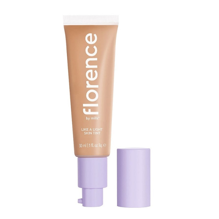 Florence by Mills Like A Light Skin Tint M080 Medium, jossa on lämpimiä ja kultaisia vivahteita ryhmässä KAUNEUS JA TERVEYS / Meikit / Meikit Kasvot / Meikkivoide @ TP E-commerce Nordic AB (C87811)