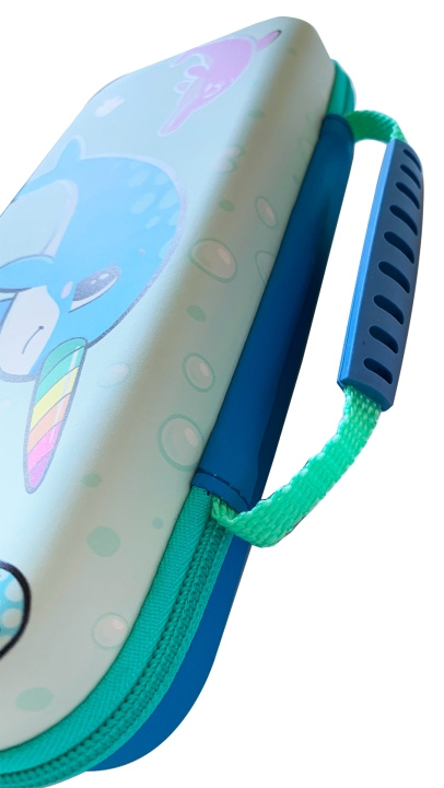 iMP TECH Narwhal Case Aqua / Sininen Switch Lite -kotelo ryhmässä KODINELEKTRONIIKKA / Pelikonsolit & Tarvikkeet / Nintendo Switch Lite @ TP E-commerce Nordic AB (C92450)