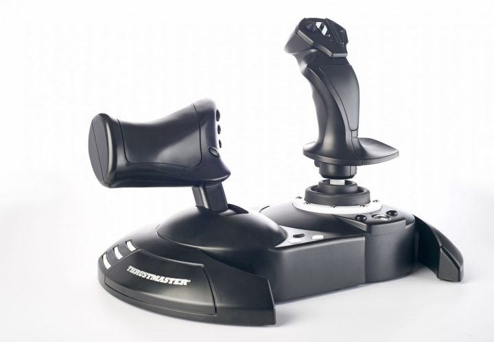 ThrustMaster T.Flight Hotas One -lentotikku Xbox Onelle ja Windowsille ryhmässä TIETOKOONET & TARVIKKEET / GAMING / Tarvikkeet pelaamiseen @ TP E-commerce Nordic AB (C93580)