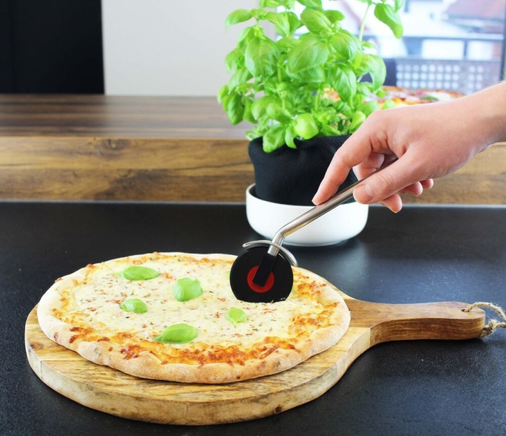 Winkee Vinyyli Pizza Cutter ryhmässä KOTI, TALOUS JA PUUTARHA / Keittiövälineet / Muut keittivälineet @ TP E-commerce Nordic AB (C99182)