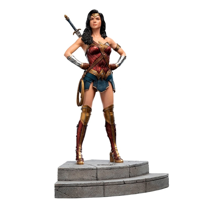 Weta Workshop Justice League (Zack Snyder) - Trinity Series - Wonder Woman patsas 1:6 mittakaavassa ryhmässä LELUT, TUOTTEET LAPSILLE JA VAUVOILLE / Leikkikalut, Askartelu &Pelit / Figuurit, miniatyyrit ja tarvikkeet @ TP E-commerce Nordic AB (D06696)