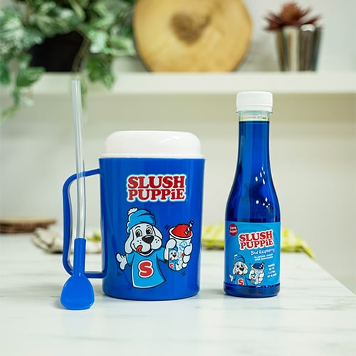 Fizz Creations SLUSH PUPPiE Making Cup & Original Blueberry Syrup Set - Sininen ryhmässä URHEILU, VAPAA-AIKA JA HARRASTUS / Hauskat tavarat / Älylaitteet @ TP E-commerce Nordic AB (D14077)