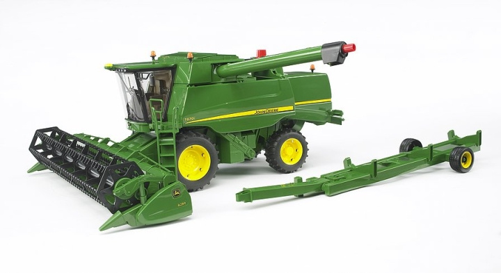 Bruder John Deere T670i Harvester (02132) ryhmässä LELUT, TUOTTEET LAPSILLE JA VAUVOILLE / Leikkikalut, Askartelu &Pelit / Leikkiautot @ TP E-commerce Nordic AB (D14337)